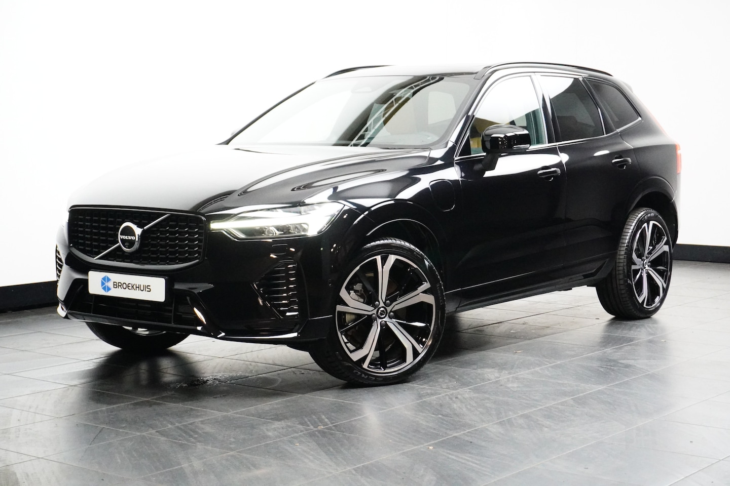 Volvo XC60 - 2.0 T6 Plug-in hybrid AWD Ultimate Black Edition | Head-Up Display | Schuifdak | Bowers & - AutoWereld.nl