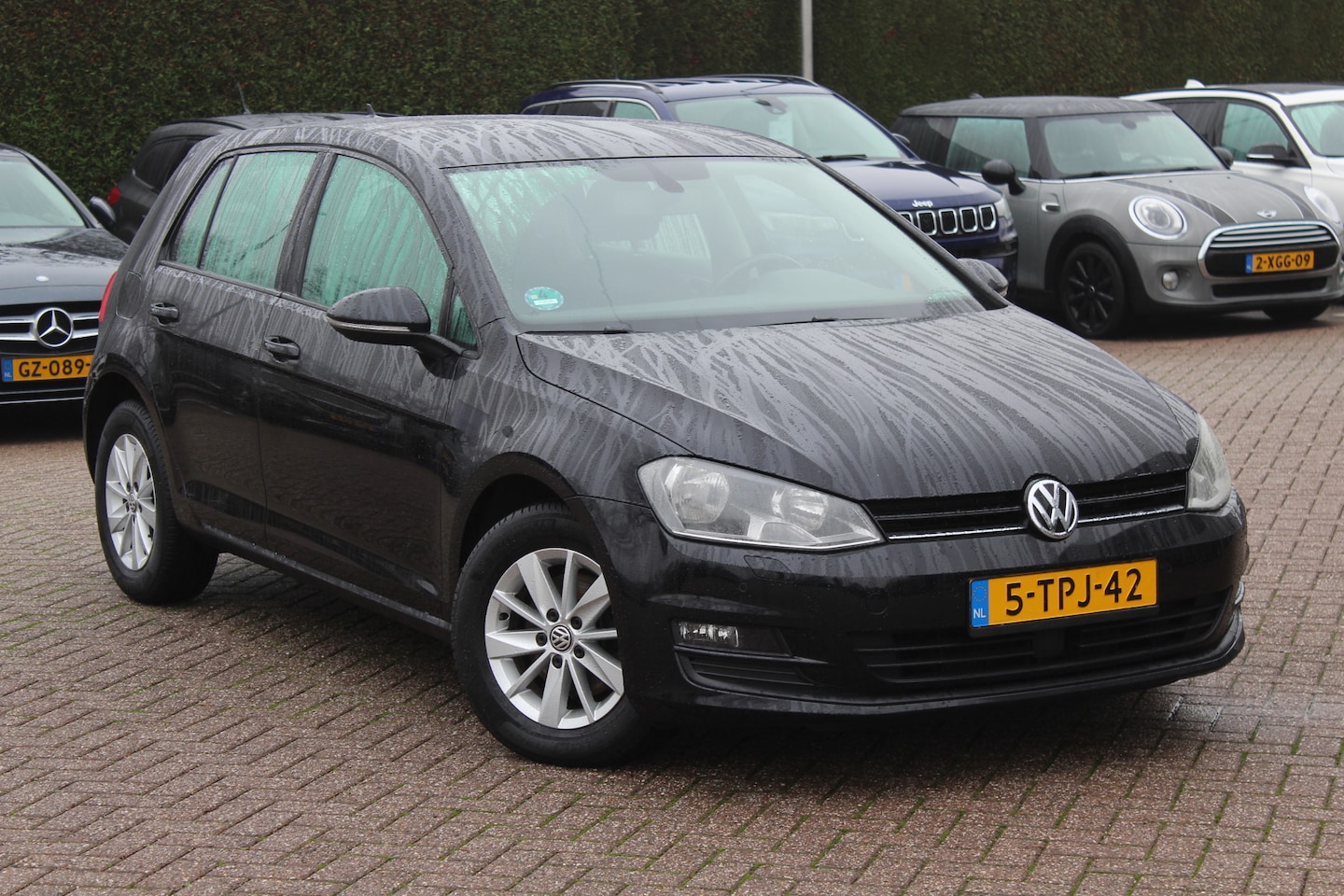 Volkswagen Golf - 1.6 TDI Highline / Navigatie / Parkeerhulp V+A / ACC / 16'' / Bluetooth / Stoelverwarming - AutoWereld.nl