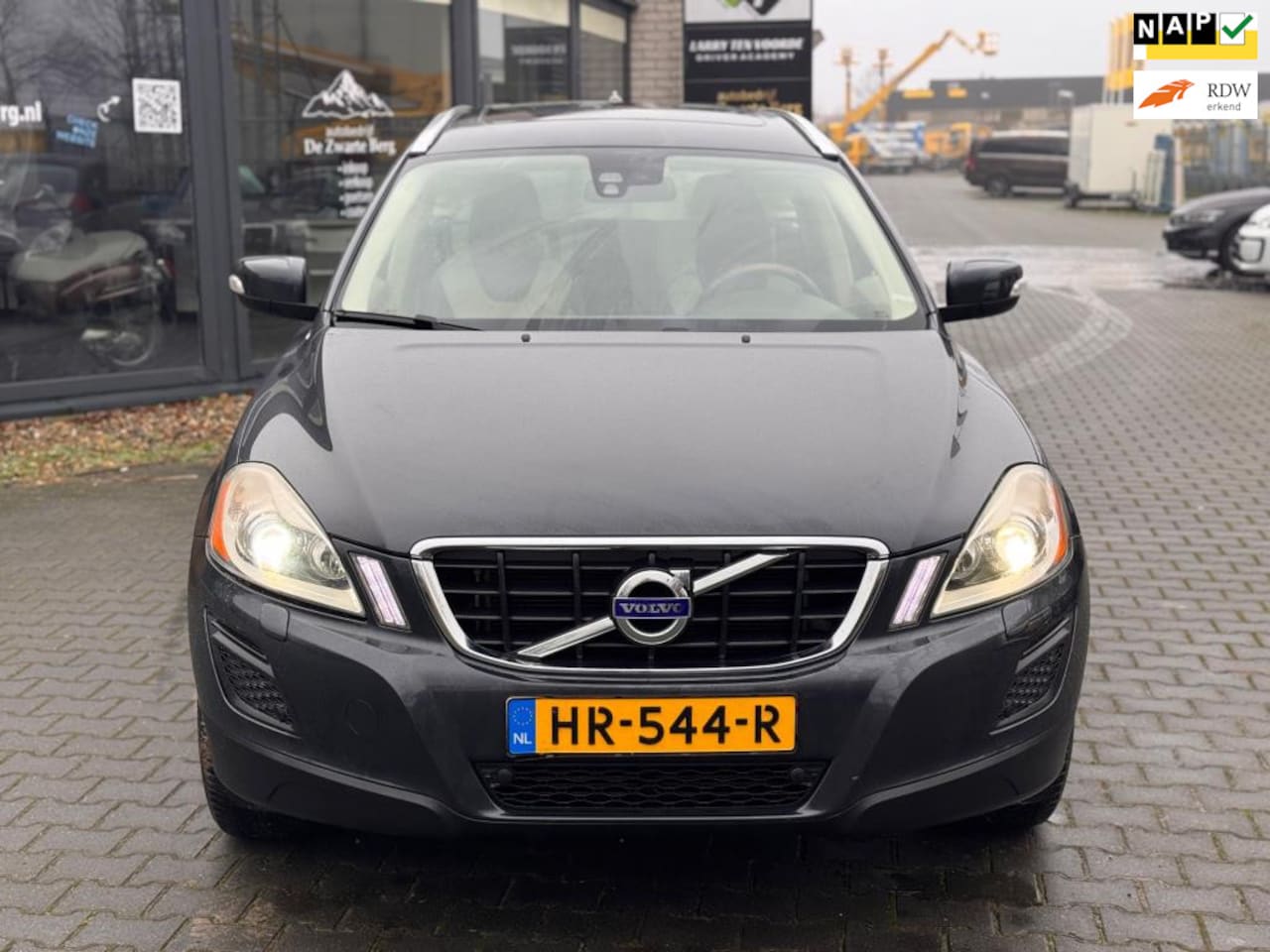 Volvo XC60 - 2.4 D5 AWD Summum - AutoWereld.nl