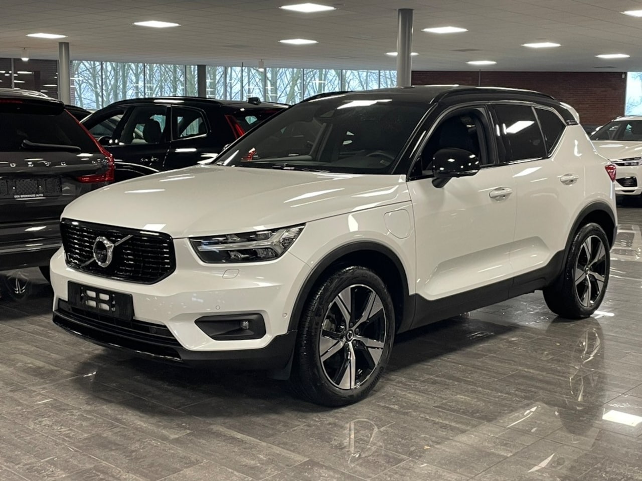 Volvo XC40 - T5 Recharge R-Design | Vol! | Trekhaak | Schuifdak | 360° Camera | Harman Kardon | Adaptie - AutoWereld.nl