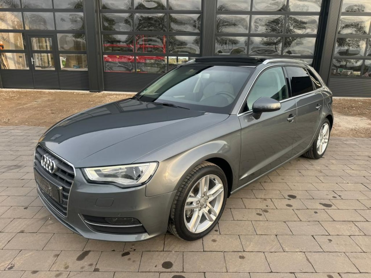 Audi A3 Sportback - 1.4 TFSI Pano / Navi / Camera - AutoWereld.nl