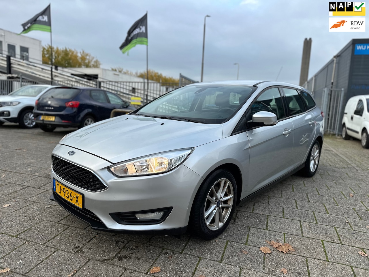 Ford Focus Wagon - 1.0 Titanium 6bak - AutoWereld.nl