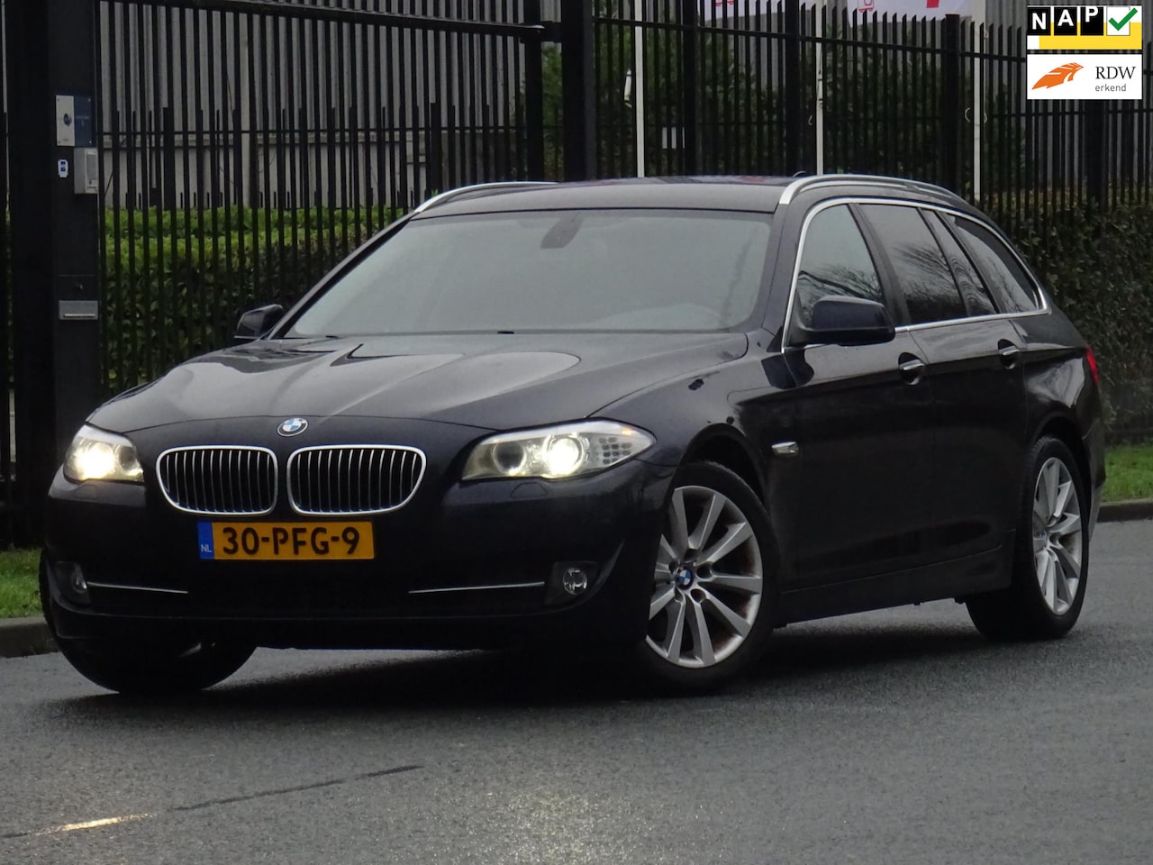 BMW 5-serie Touring - 523i High Executive NAP/LEER/NAVI/XENON - AutoWereld.nl