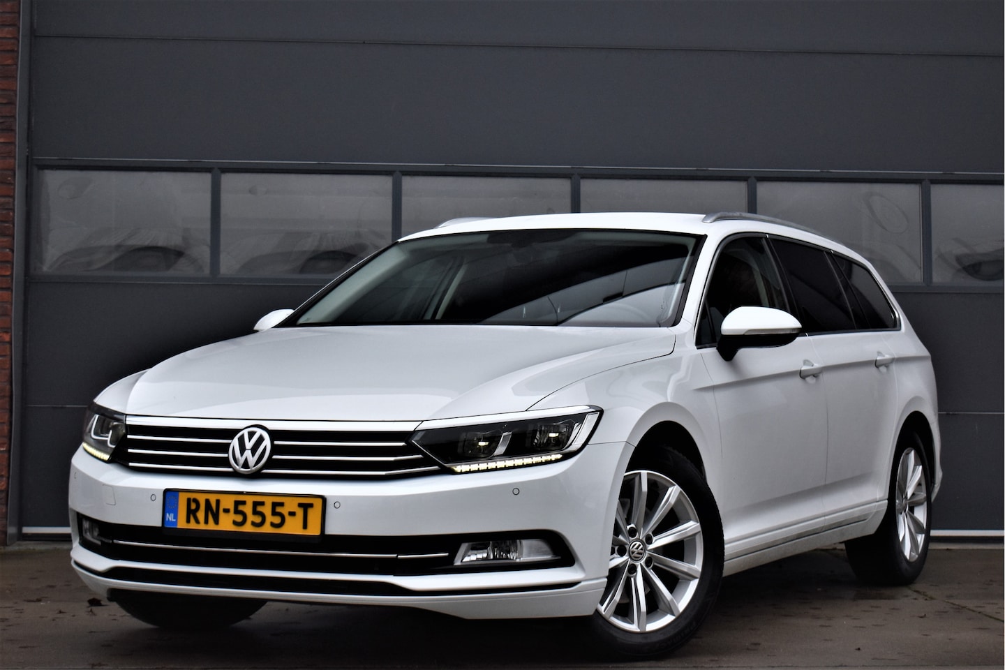 Volkswagen Passat Variant - 1.4 TSI ACT Comfortline Business NAP Carplay - Trekhaak - Cruise - Clima - AutoWereld.nl