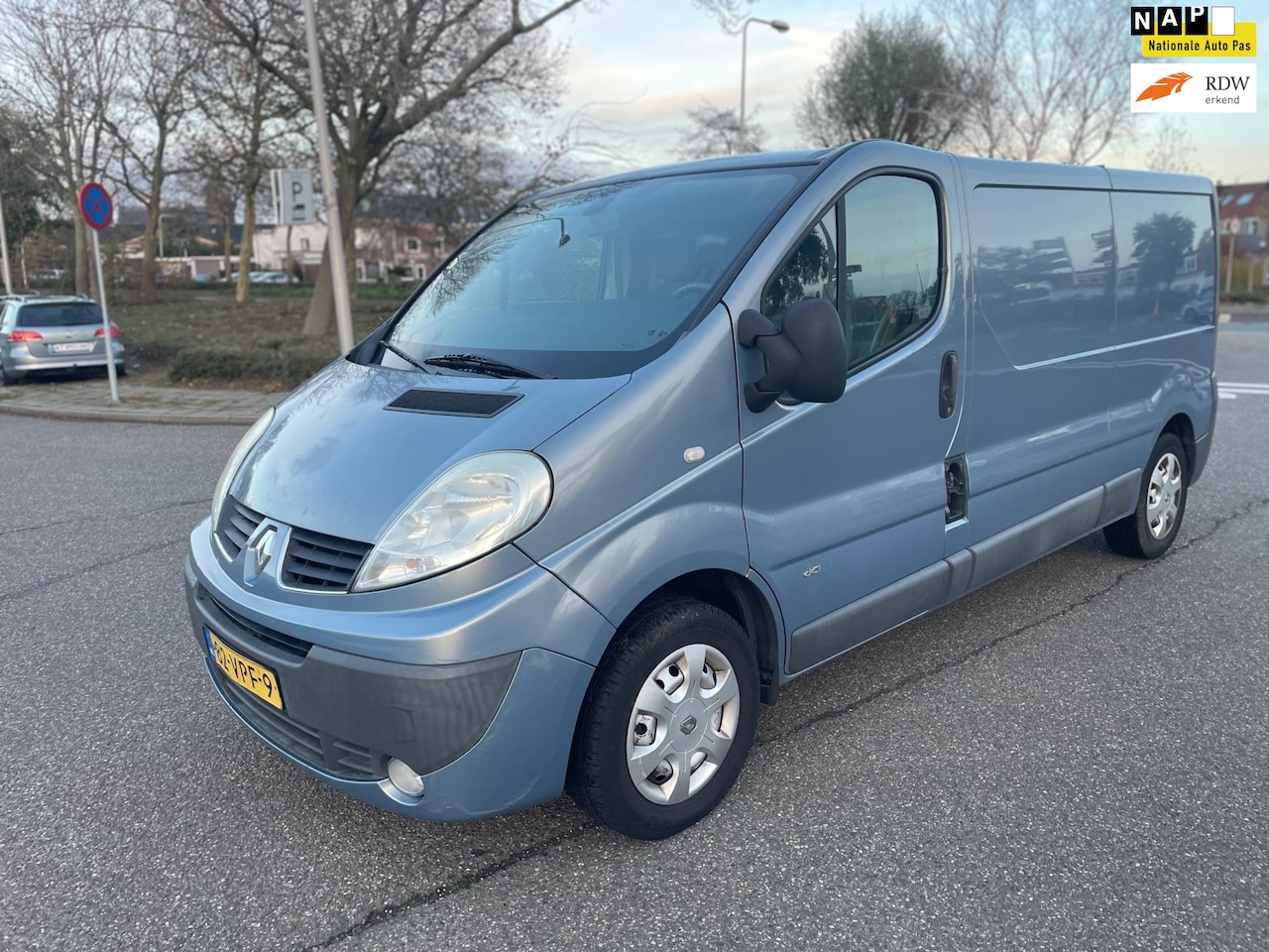 Renault Trafic - 2.0 dCi T29 L2H1 DC / automaat / airco / cruise.control / elek.pakket / nap.... - AutoWereld.nl