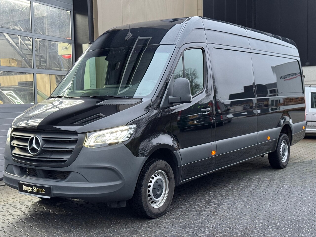 Mercedes-Benz Sprinter - 319 1.9 CDI L3H2|RWD|LED|trekhaak - AutoWereld.nl