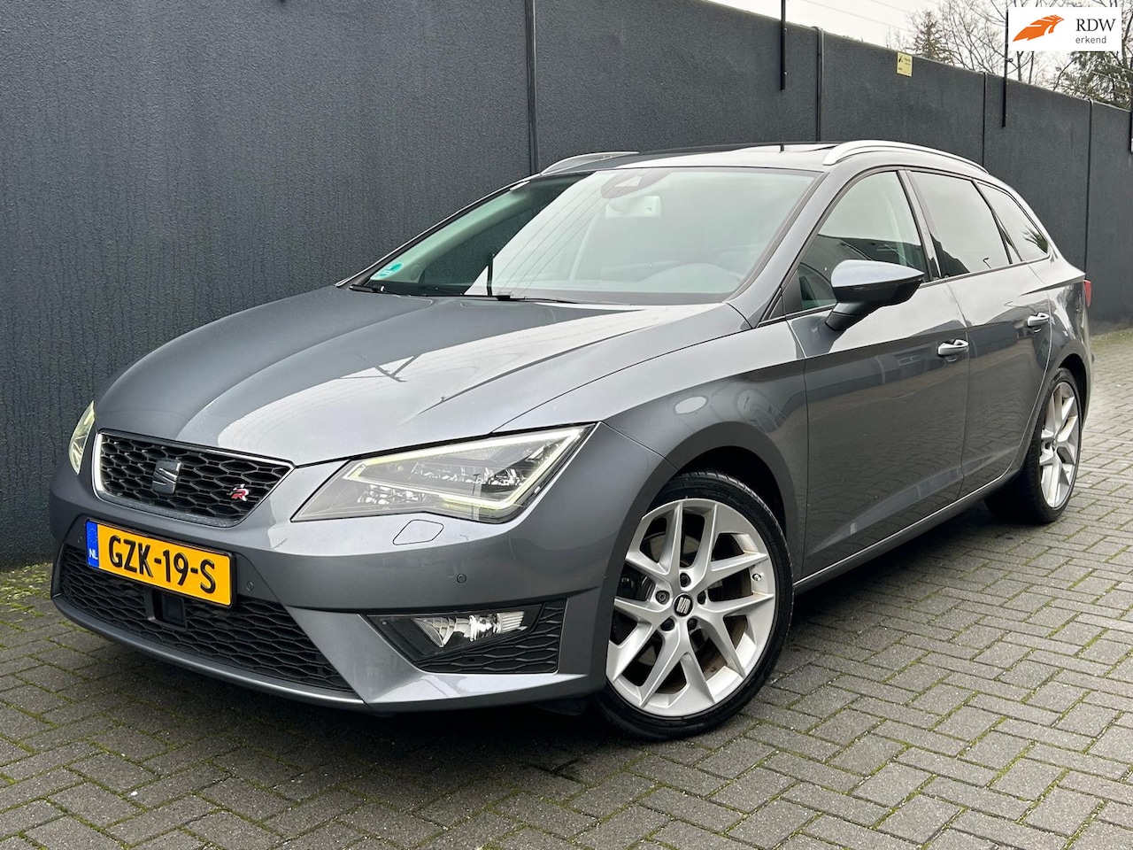 Seat Leon ST - 1.8 TSI FR Connect / Full / APK - AutoWereld.nl