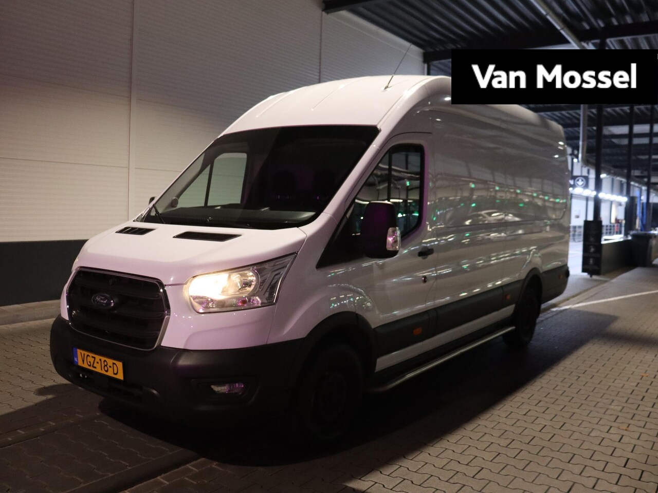 Ford Transit - 350 2.0 TDCI L4H3 Trend RWD | EURO 6 |Airconditioning| Parkeersensoren rondom | Voorruit v - AutoWereld.nl