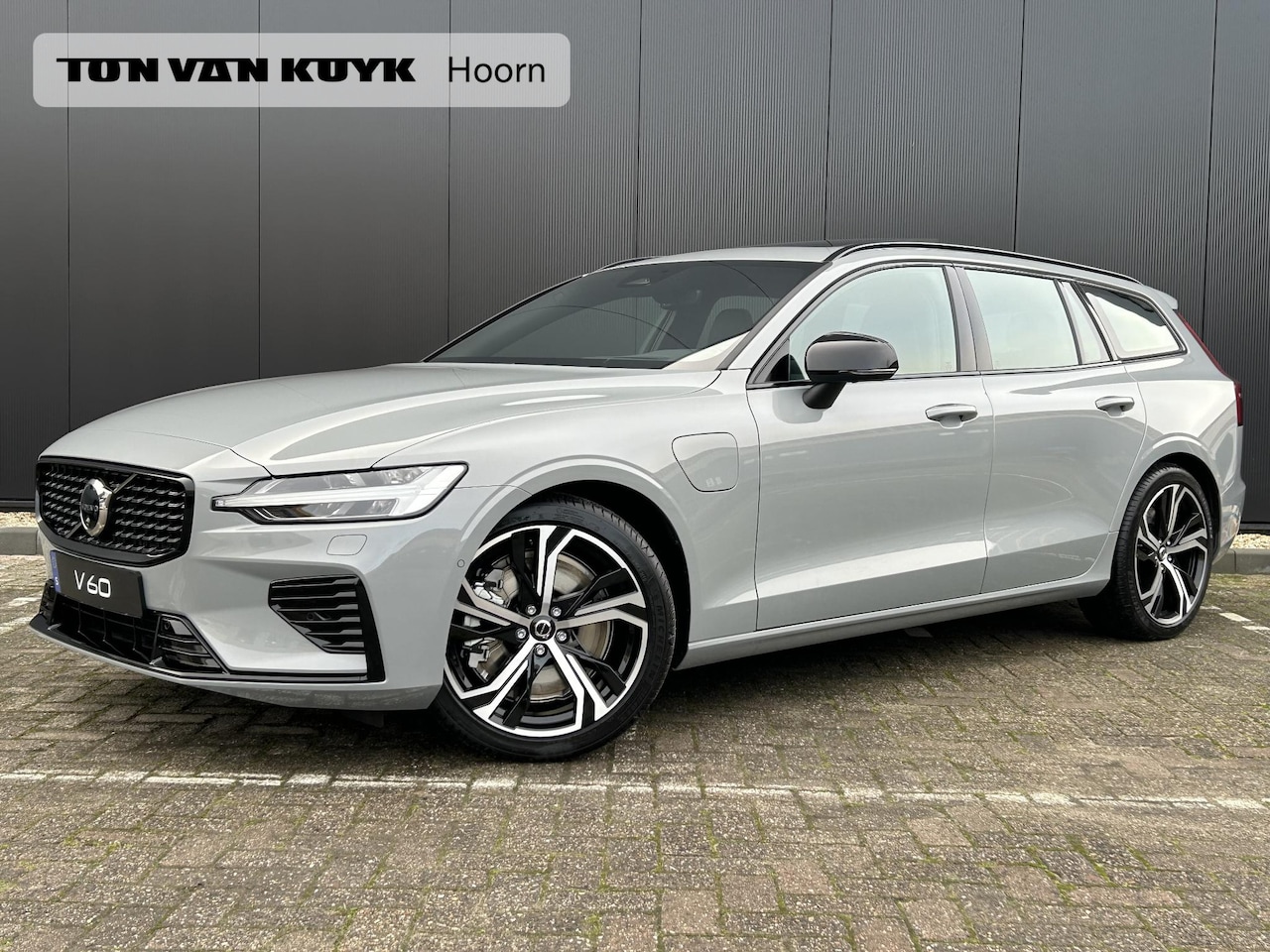 Volvo V60 - 2.0 T6 Plug-in hybrid AWD Ultra Dark 19 inch 360 camera schuifdak harman kardon nappa lede - AutoWereld.nl