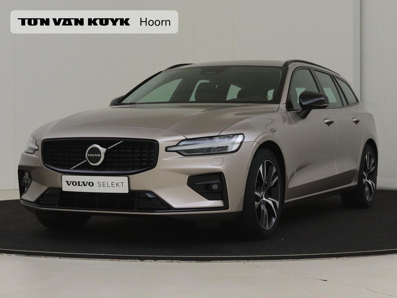 Volvo V60 - 2.0 B3 Plus Dark intellisafe schuifdak 360 camera standkachel harman kardon climate line t - AutoWereld.nl