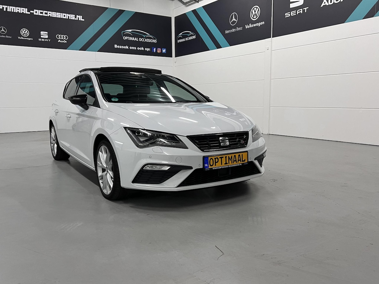 Seat Leon - 1.4 EcoTSI Style Pano/Keyless/Automaat/Camera/Topstaat! - AutoWereld.nl