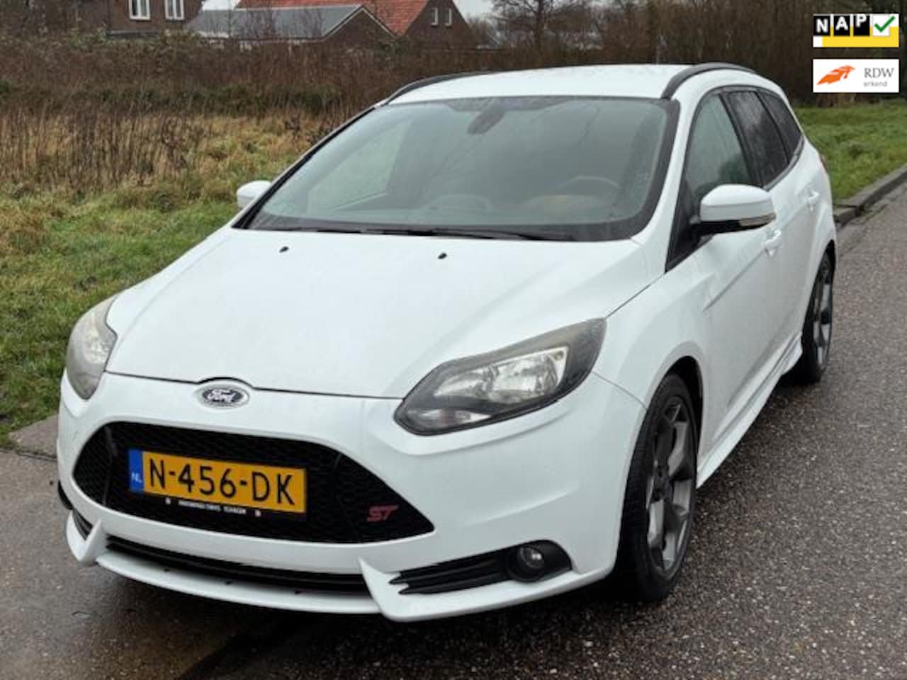 Ford Focus Wagon - 2.0 EcoBoost ST-2 (250 PK!) ECC Audio/CD Navi El. pakket Leder LMV 18" Sportstoelen Dealer - AutoWereld.nl