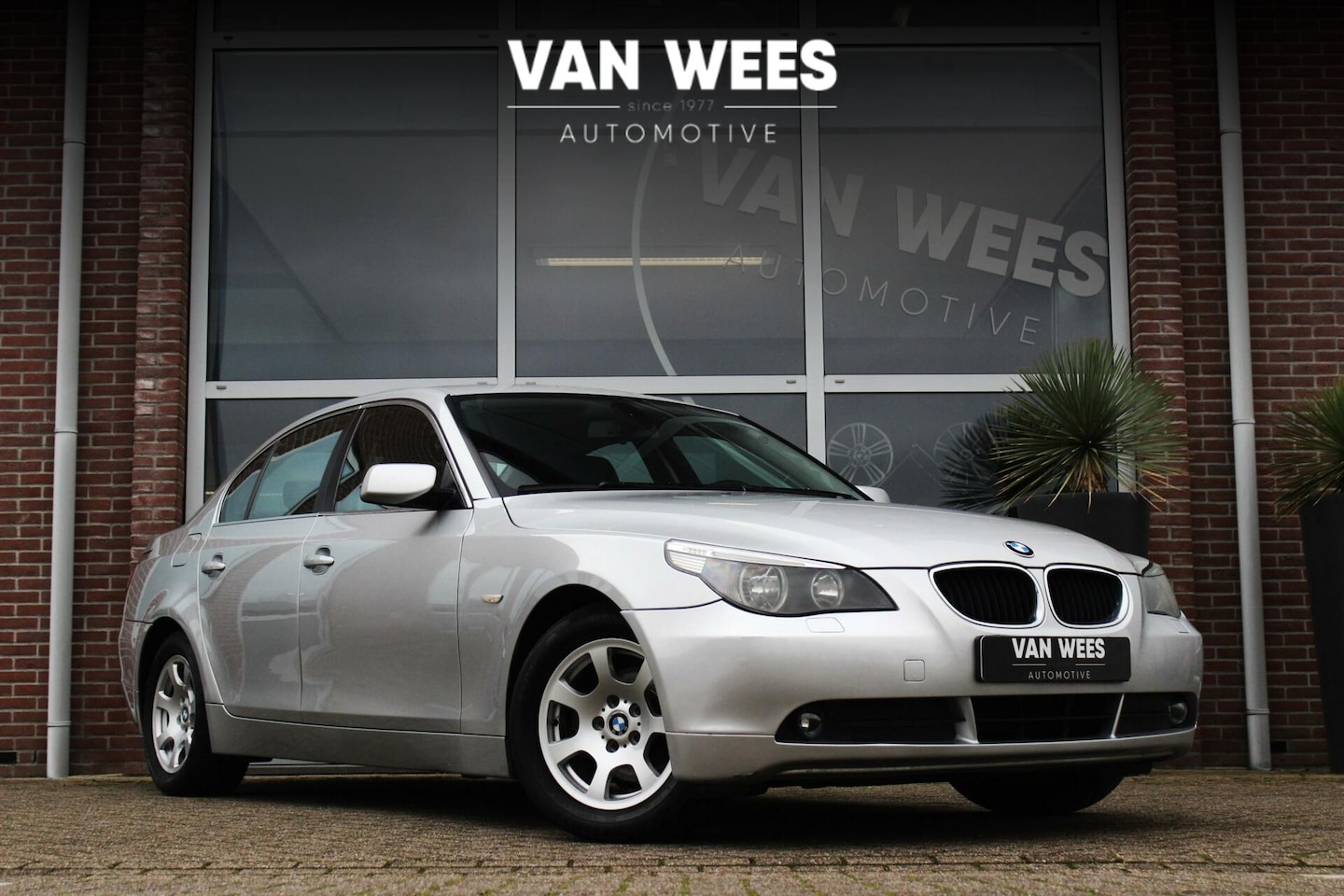 BMW 5-serie - 523i E60 Sedan | Origineel | 177 pk | 6 cilinder | Cruise-control | Airco | Angel Eyes | ➡ - AutoWereld.nl