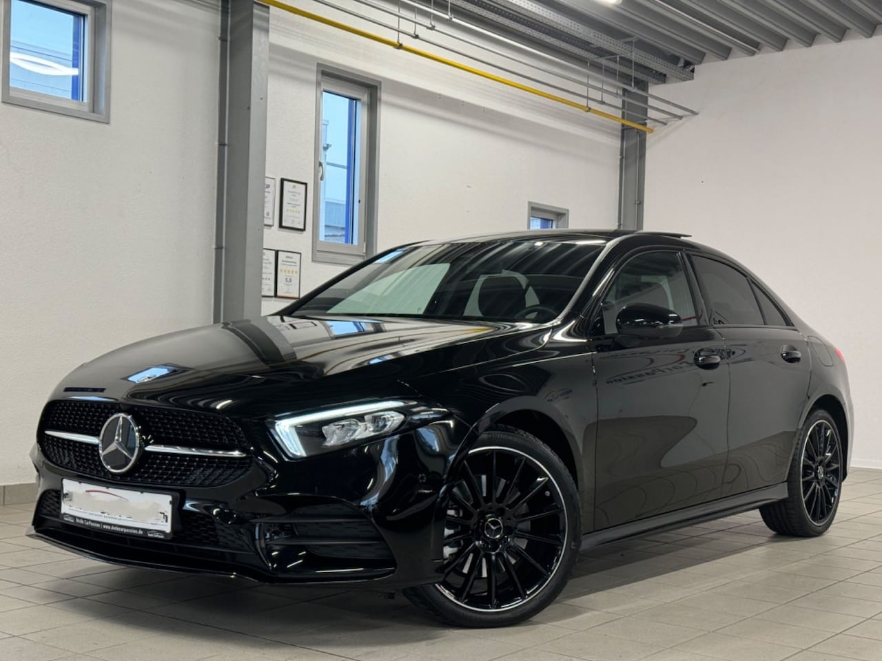 Mercedes-Benz A-klasse - Limousine 250 e AMG ** MULTIBEAM LED, M-BUX +, PANORAMA, NIGHT, 19-inch LMV, 360gr. ** 1 e - AutoWereld.nl