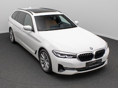 BMW 5-serie Touring - 530e * LED, COGNAC LEDER, NAVI+, HuD, PANORAMA, 4-zone AIRCO, H&K SOUND * 1e EIG - Slechts