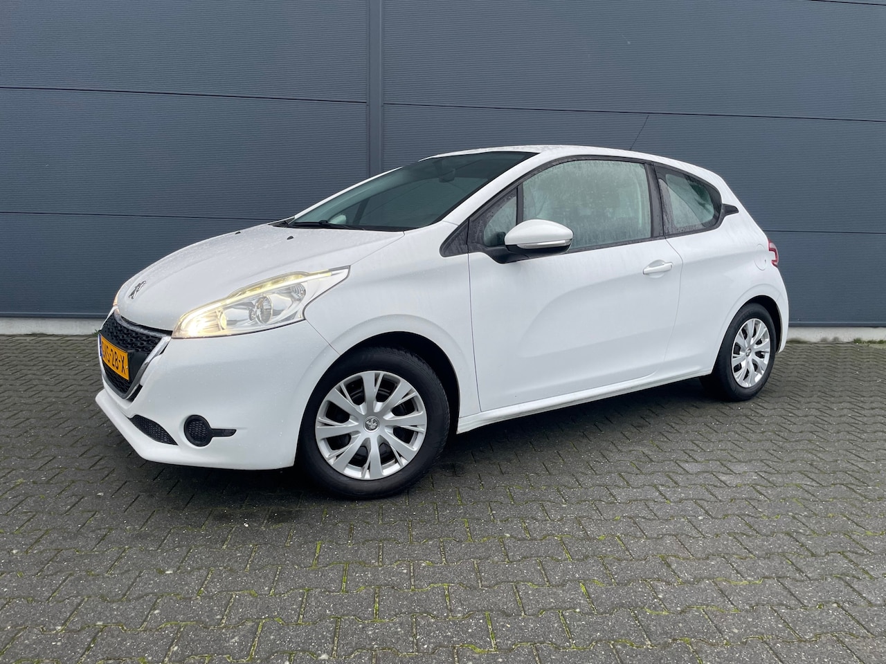 Peugeot 208 - 1.2 VTi bouwjaar 2013 met navi / cruise / stoelverwarming - AutoWereld.nl