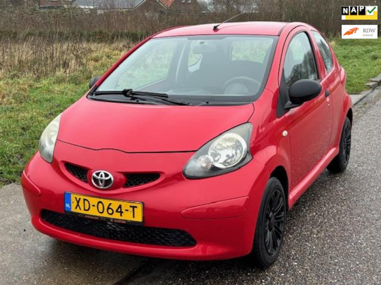 Toyota Aygo - 1.0-12V 3-Drs Stuurbekrachtiging Airco Audio/CD Colorpakket LMV 14" ABS EBD Getint glas De - AutoWereld.nl