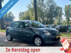 Renault Clio - 1.6 16v AUTOMAATCLIMA5DEURSKOOPJE