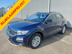 Volkswagen T-Roc - 1.5 TSI Style Automaat, trekhaak, applecarplay/android/nav, airco, cruisecontrol, stoel/st