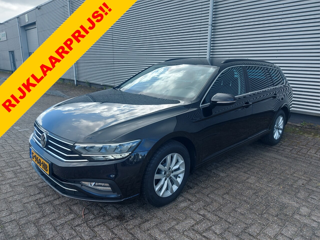 Volkswagen Passat Variant - 1.5 TSI Comfort Business Automaat, airco,cruise,wegklapbare trekhaak,navigatie,parkeersens - AutoWereld.nl