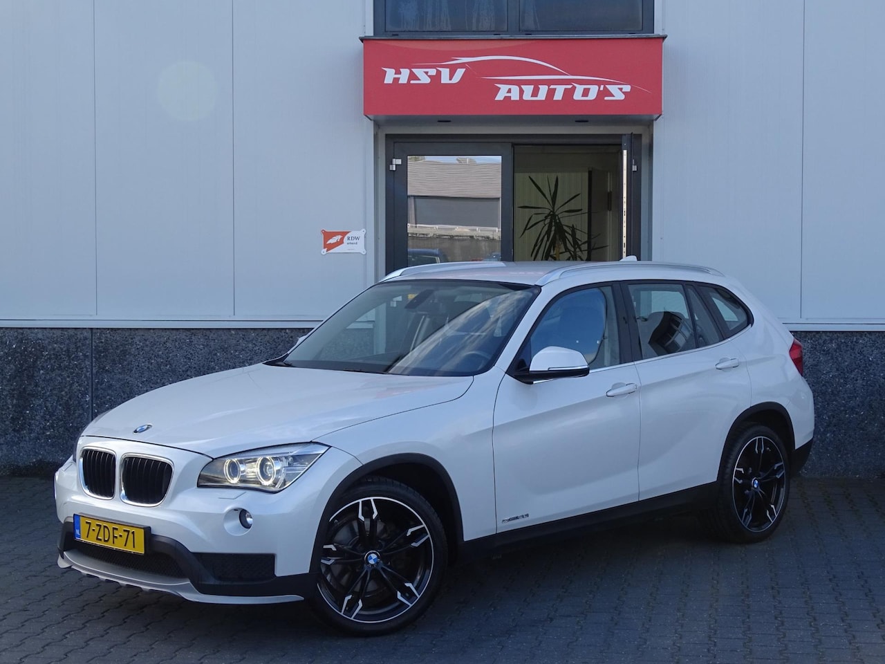 BMW X1 - SDrive20i Executive automaat navigatie org NL - AutoWereld.nl