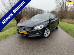 Volvo V60 - 2.0 D2 Nordic+ / Airco / Navi / Cruise Control / Half Leder / Volledig Onderh. Distr. Verv