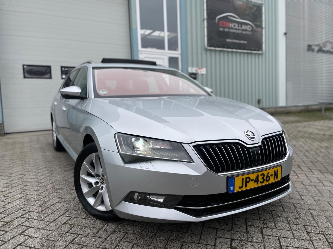 Skoda Superb Combi - 1.6 TDI Business (bj 2016) DSG|PANO|MEMORY|XENON|VOL OPTIES! - AutoWereld.nl