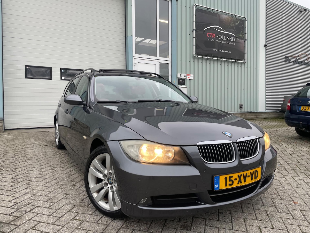 BMW 3-serie Touring - 325d AUTOMAAT (bj 2007) LEER|PANO|197PK|TREKHAAK - AutoWereld.nl