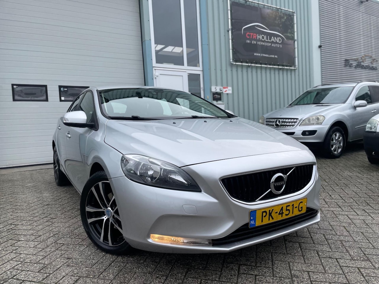 Volvo V40 - 2.0 D2 Momentum (bj 2016) FACELIFT|NAV|WEINIG KMS! - AutoWereld.nl