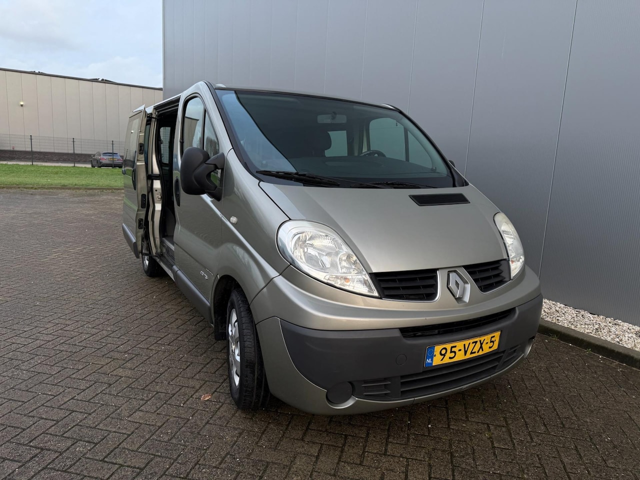 Renault Trafic - Complete Rolstoelbus Airco Rolstoel Zitplaats - AutoWereld.nl