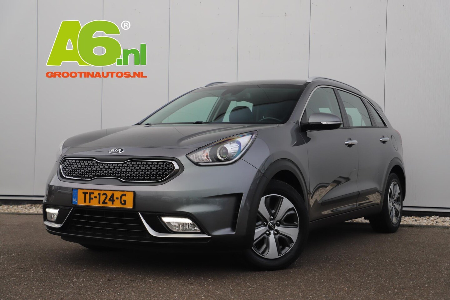 Kia Niro - 1.6 GDi Hybrid DynamicLine Automaat Half Leder Navigatie Camera Lane Assist Clima Cruise P - AutoWereld.nl