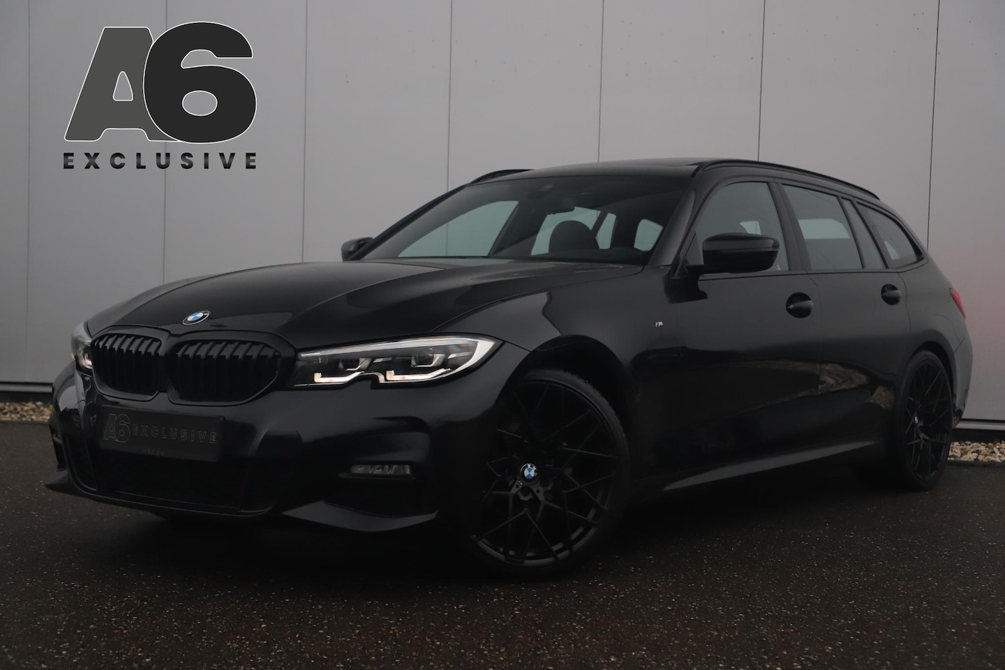 BMW 3-serie Touring - 318i High Executive M Sport Automaat Black Optic Lederen Sportstoelen Full LED Wegklapbare - AutoWereld.nl