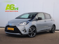 Toyota Yaris - 1.5 Hybrid Bi-Tone Plus 101PK Automaat Panoramadak Navigatie Camera Clima Cruise Keyless E