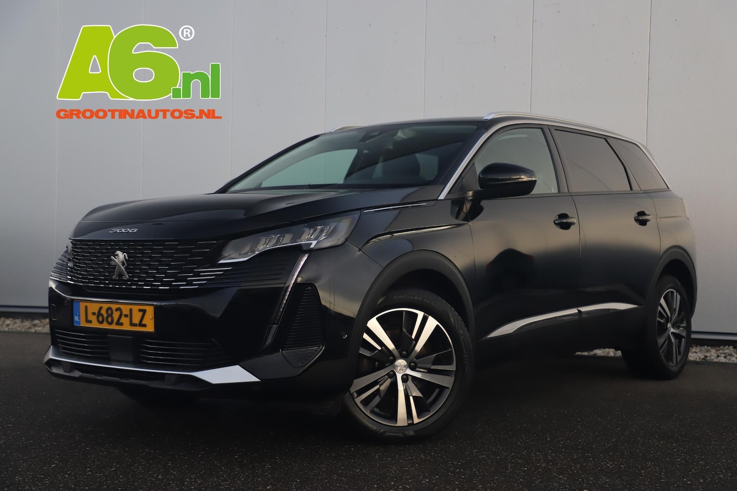 Peugeot 5008 - 1.2 PureTech Blue Lease Allure 131PK 7 Persoons Keyless Half Leder Virtual Cockpit Navigat - AutoWereld.nl