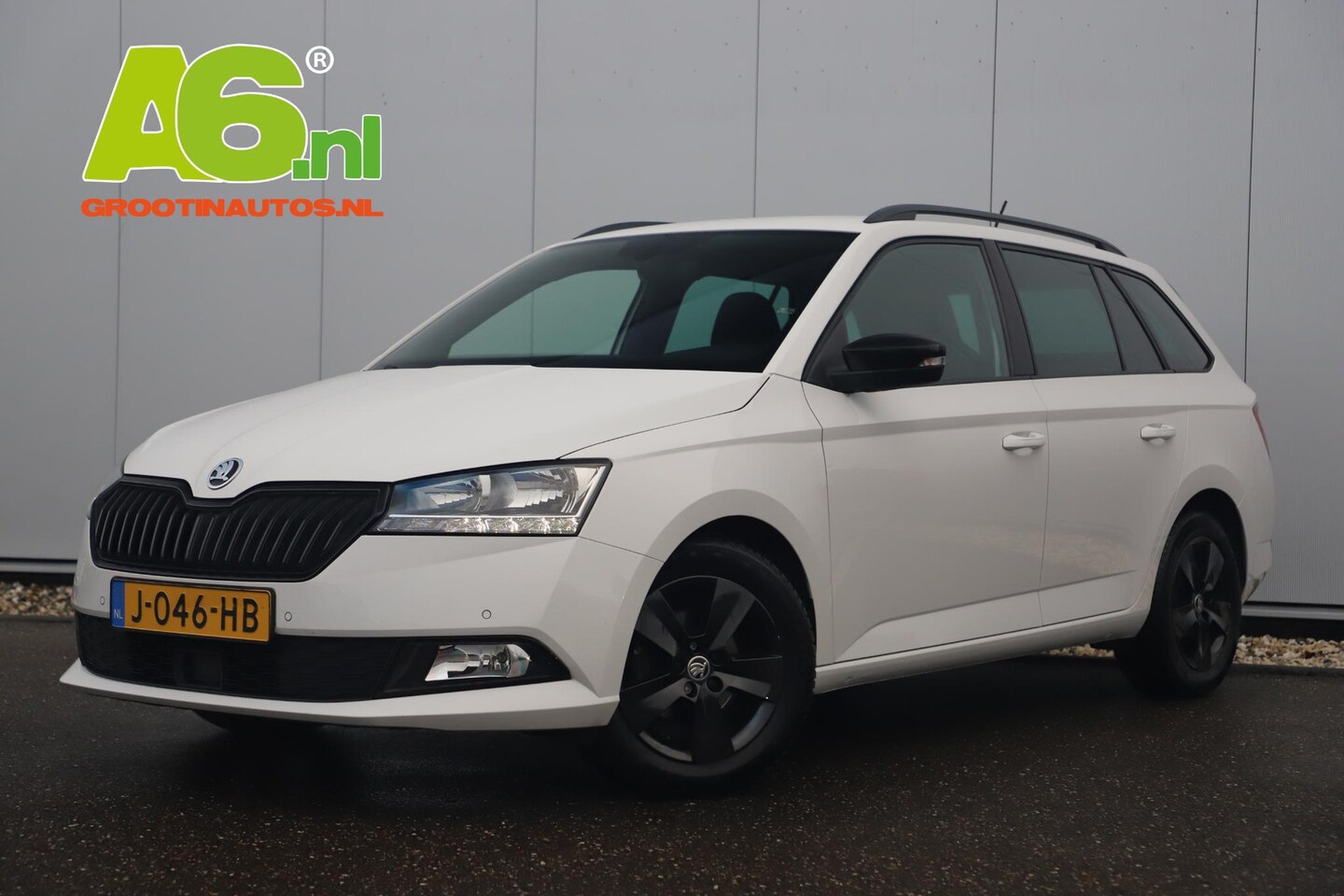 Skoda Fabia Combi - 1.0 TSI Sport Business 95PK Trekhaak Navigatie 16 inch Achteruitrijcamera Airco Cruise Par - AutoWereld.nl