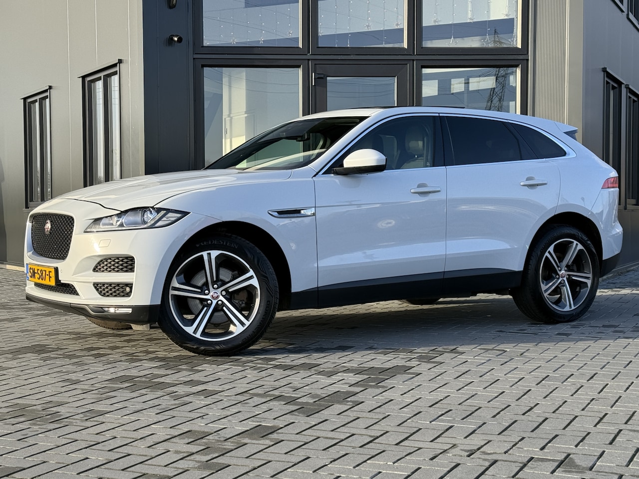 Jaguar F-Pace - 3.0d First Edition AWD Meridian | Pano | Groot nav | Super compleet - AutoWereld.nl