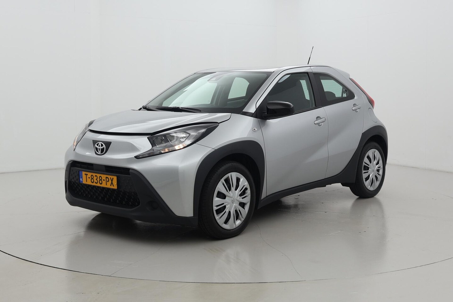 Toyota Aygo X - 1.0 VVT-i MT play 1.0 VVT-i MT Play 5drs - AutoWereld.nl