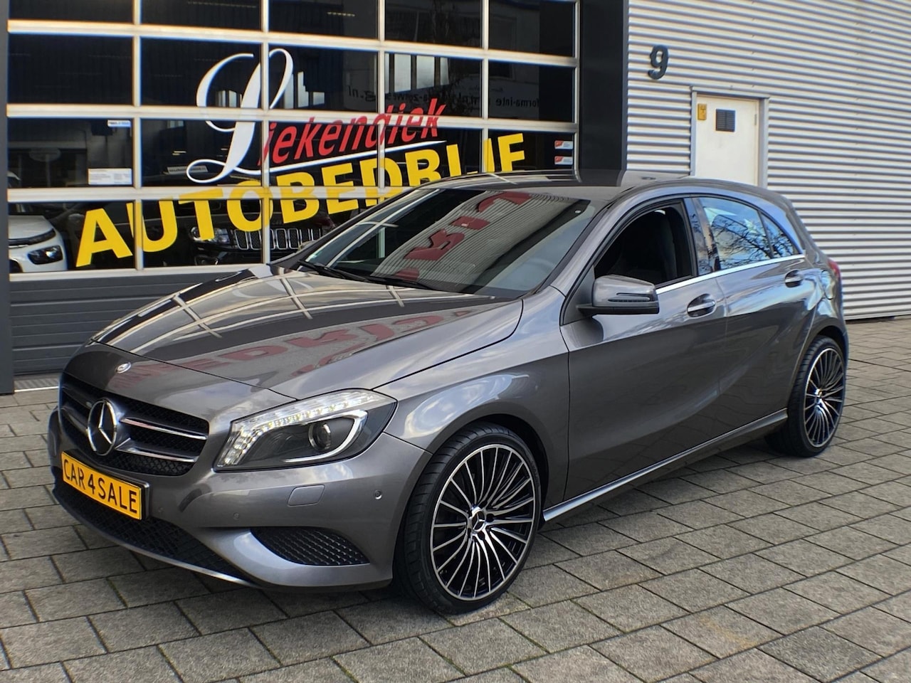 Mercedes-Benz A-klasse - 180 Ambition - Navigatie I Airco I Bi-Xenon I PDC I Sport velgen *19 & Sport interieur I D - AutoWereld.nl