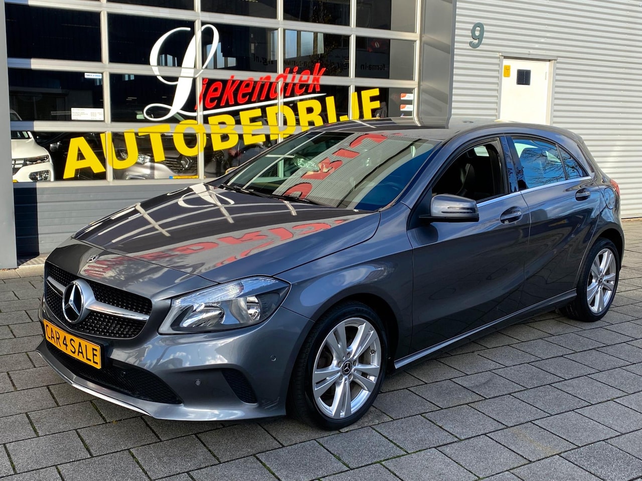 Mercedes-Benz A-klasse - 180 BlueEfficiency URBAN - Navigatie I Airco I PDC I Sport interieur & Velgen I Dealer ond - AutoWereld.nl