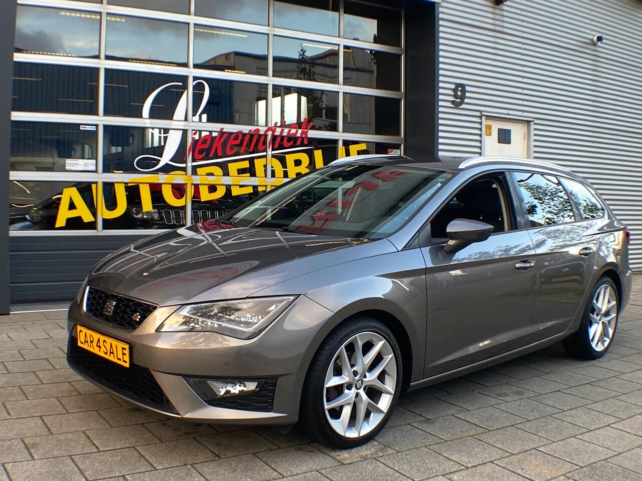 Seat Leon ST - 1.4 EcoTSI FR Connect - Navigatie I LED I PDC I Sport velgen & Sport interieur I Dealer on - AutoWereld.nl