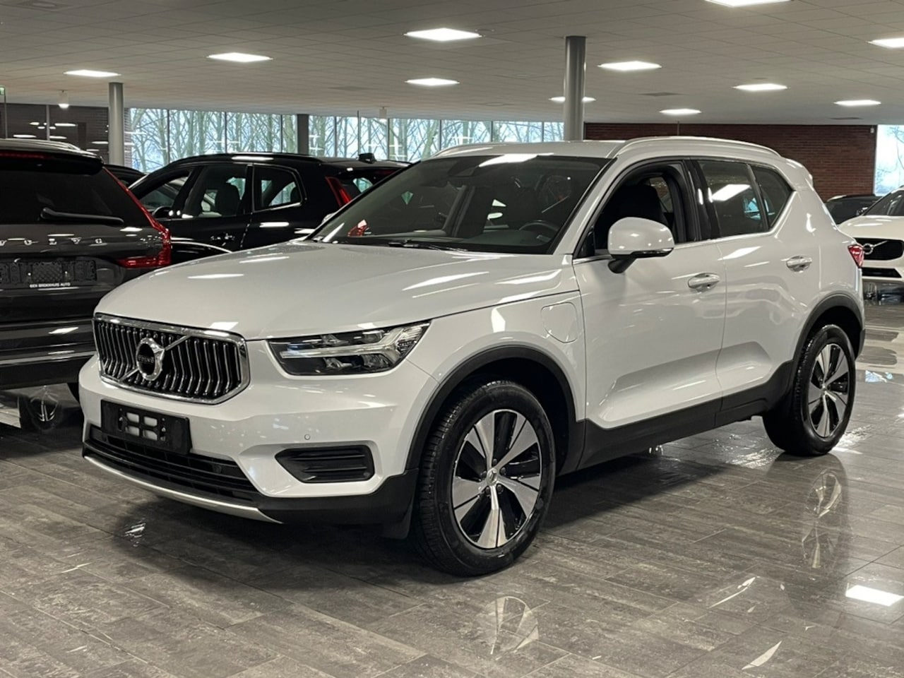 Volvo XC40 - T4 Recharge Inscription | Stoel en Stuurwielverwarming | Glacier Silver Metallic! | Parkee - AutoWereld.nl