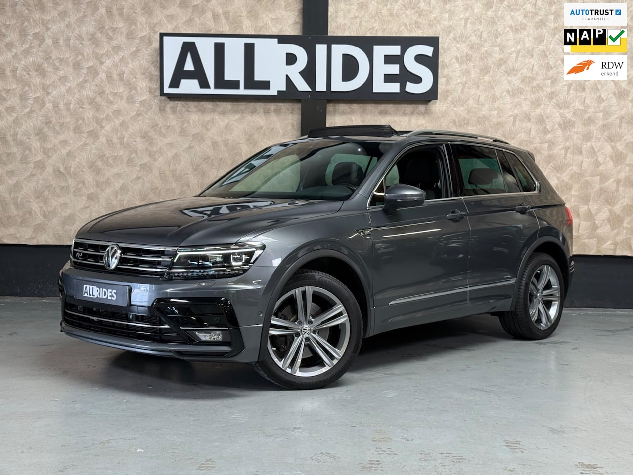 Volkswagen Tiguan - 2.0 TSI 4Motion Highline R line | pano | keyless | ACC | virtual | Trekhaak - AutoWereld.nl