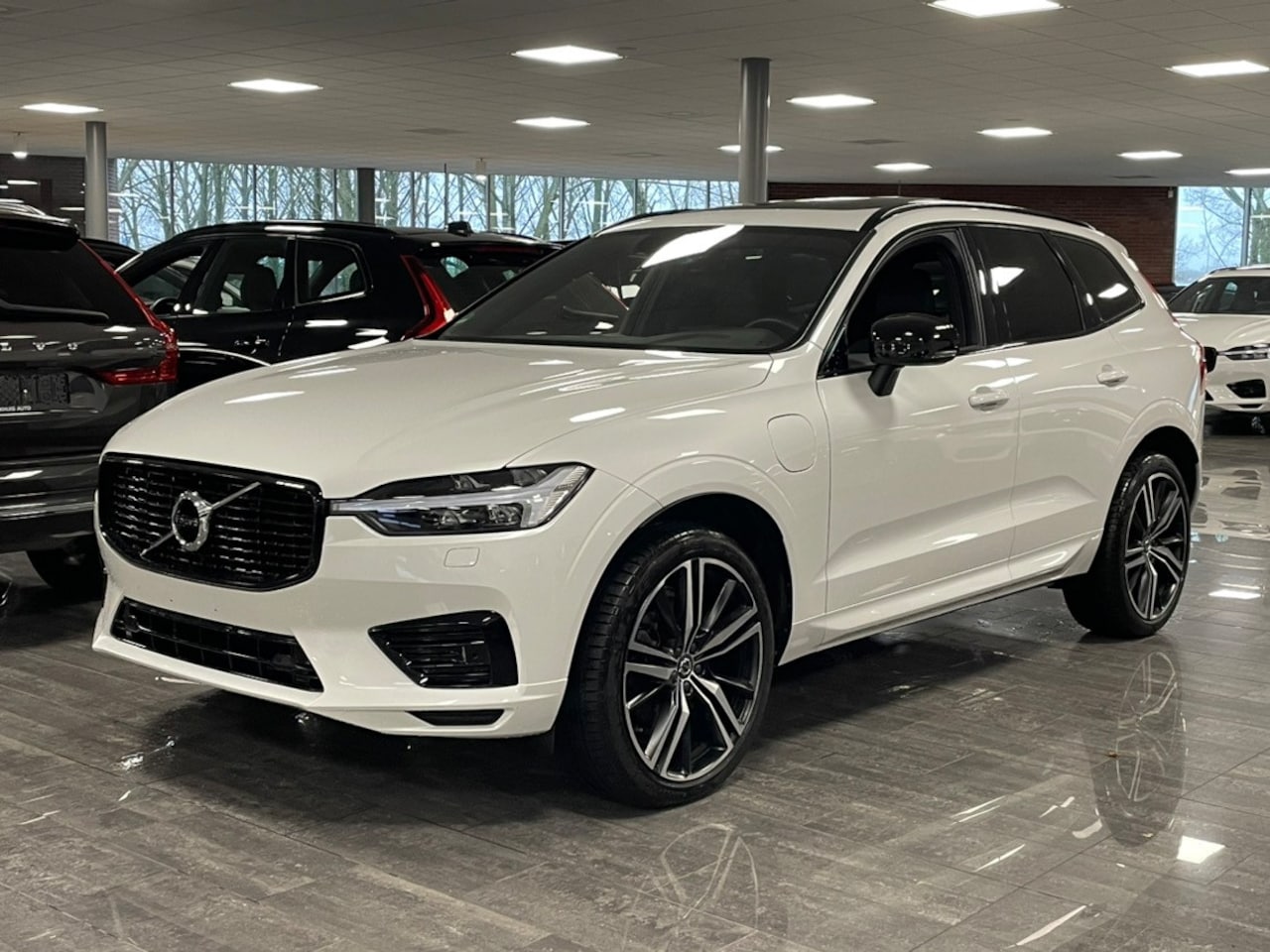 Volvo XC60 - T8 AWD Recharge R-Design | Trekhaak | Harman Kardon | Adaptieve Cruise Control | Stoel en - AutoWereld.nl