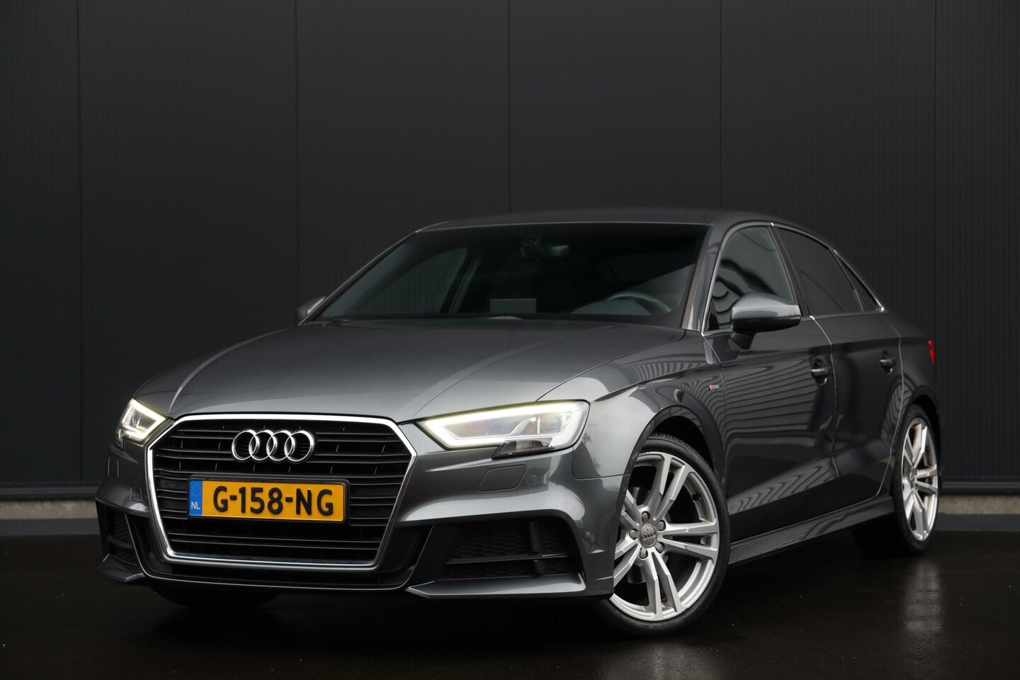 Audi A3 Limousine - 35 TFSI CoD Sport S-Line 150pk AUT Virtual Stoelverwarming 18-Inch Navigatie Clima Cruise - AutoWereld.nl