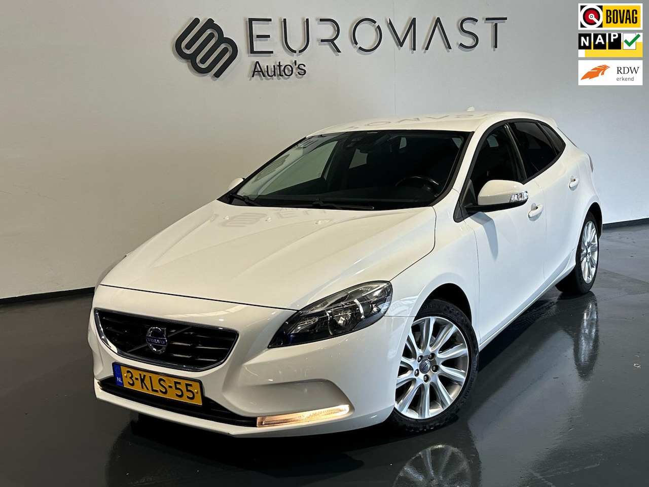 Volvo V40 - 1.6 T3 Kinetic 1ste Eigenaar Navi Cruise Pdc Airco Nieuwe Apk - AutoWereld.nl