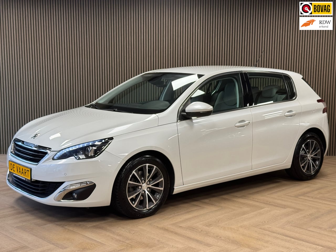 Peugeot 308 - 1.2 PureTech Allure AUT. AIRCO CRUISE NAVIGATIE PDC - AutoWereld.nl