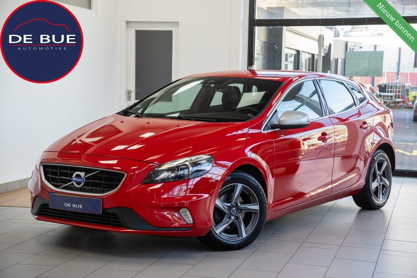 Volvo V40 - 2.0 D2 R-Design Org NL 2e Eig Xenon Trekhaak Euro 6 Volledig Onderhouden - AutoWereld.nl