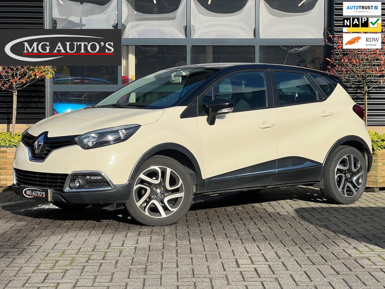 Renault Captur - 0.9 TCe Expression | NAP | Trekhaak | Navi | Cruise Control | Parkeer Sensoren | Keyless E - AutoWereld.nl