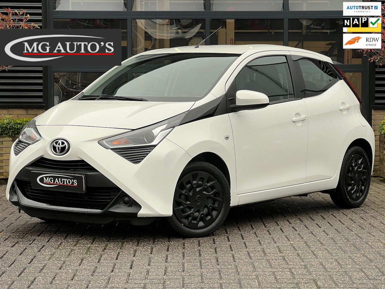 Toyota Aygo - 1.0 VVT-i x-play | NAP | Volledig Onderhouden | Navi | Cruise Control | Camera | 5 Deurs | - AutoWereld.nl