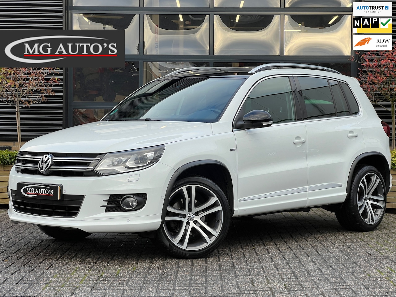 Volkswagen Tiguan - 1.4 TSI R-Line | CityScape | Volledig Onderhouden | Trekhaak | Navi | Cruise Control | Cam - AutoWereld.nl